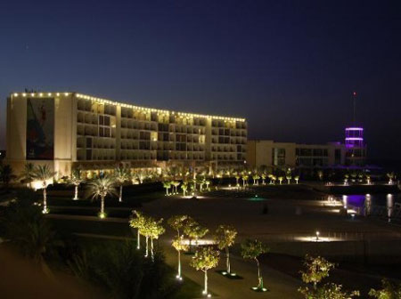 Resort Millenium hotel Oman veduta notte